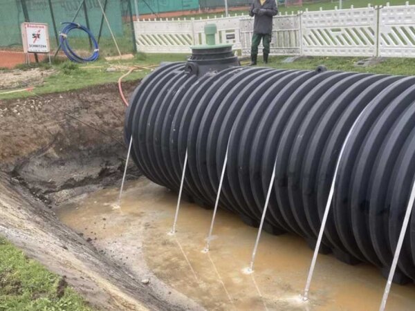 Zisterne einbauen – Regenwasser clever nutzen und Kosten sparen - Zisterne einbauen: Schritt-für-Schritt-Anleitung für Ihren Garten
