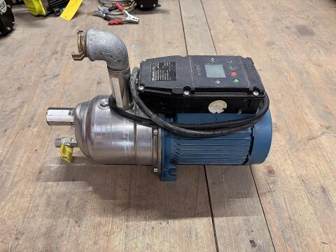Calpeda Wasserpumpe 230V – Neuwertig mit Display | Hauswasserwerk