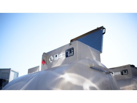 FuelTankLifter 8.700 L – Mobile Tankstelle auf Abrollrahmen