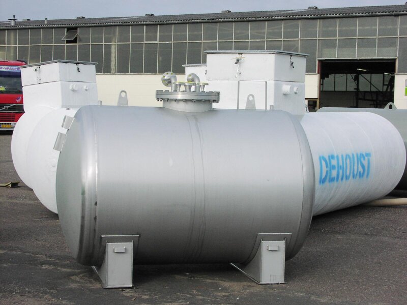 Edelstahltank 10.000 l doppelwandig nach EN 12285 – Innen Edelstahl 1.4301 / 1.4571 – Außenmantel mit GFK-Beschichtung