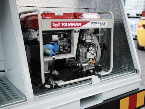 Tanklifter 10.000 Liter – Dieseltank Abrollrahmen mit 4 doppelwandigen IBC-Tanks