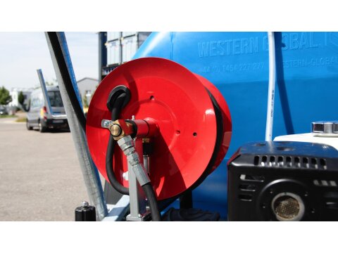 Wasserfass Anhänger 2.000 Liter mit Hochdruckreiniger & Schlauchtrommel – 200 bar, benzinbetrieben